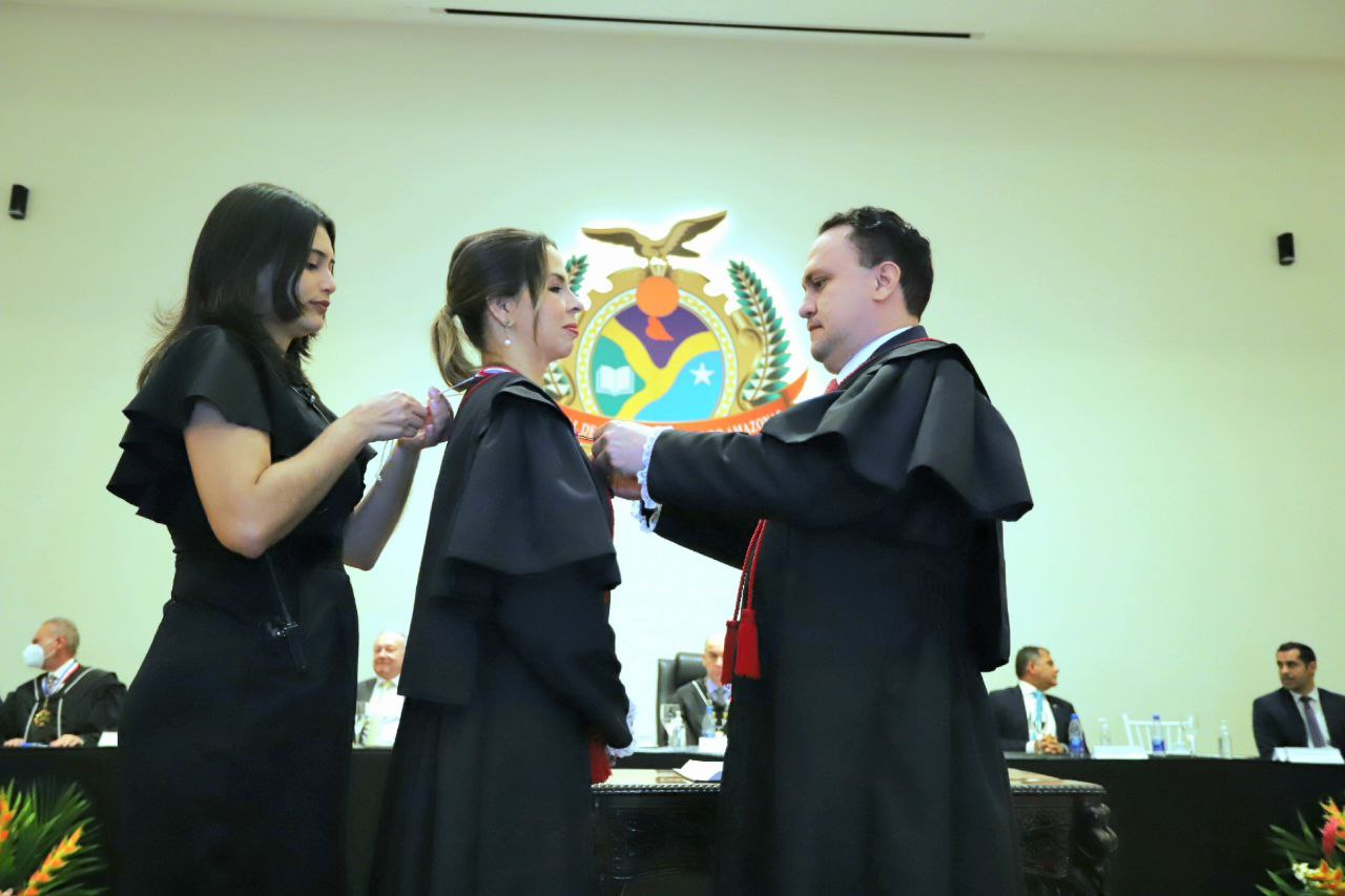 Leia mais sobre o artigo Com discurso emocionado, Fernanda Cantanhede é empossada no cargo de procuradora-geral do MPC/TCE-AM