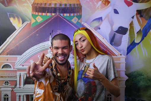 Leia mais sobre o artigo Ex-BBB Vyni e Ruivinha de Marte visitam atrativos turísticos de Parintins