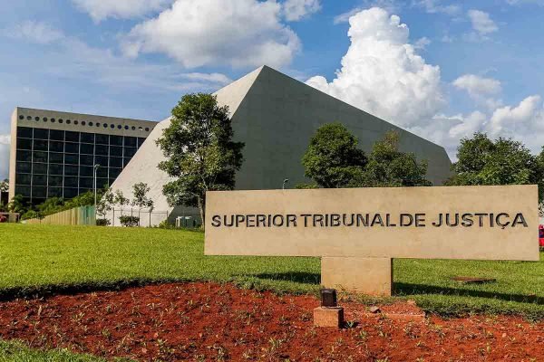 No momento, você está visualizando Pessoa com HIV tem direito à isenção do IRPF sobre a aposentadoria, decide STJ