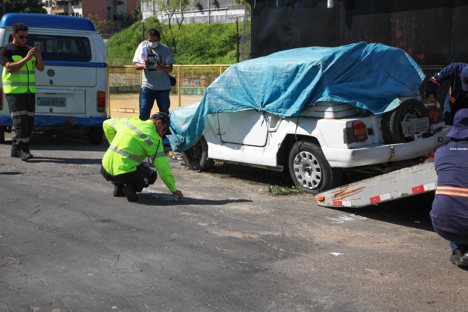 Leia mais sobre o artigo Em Manaus, carros abandonados em vias são removidos