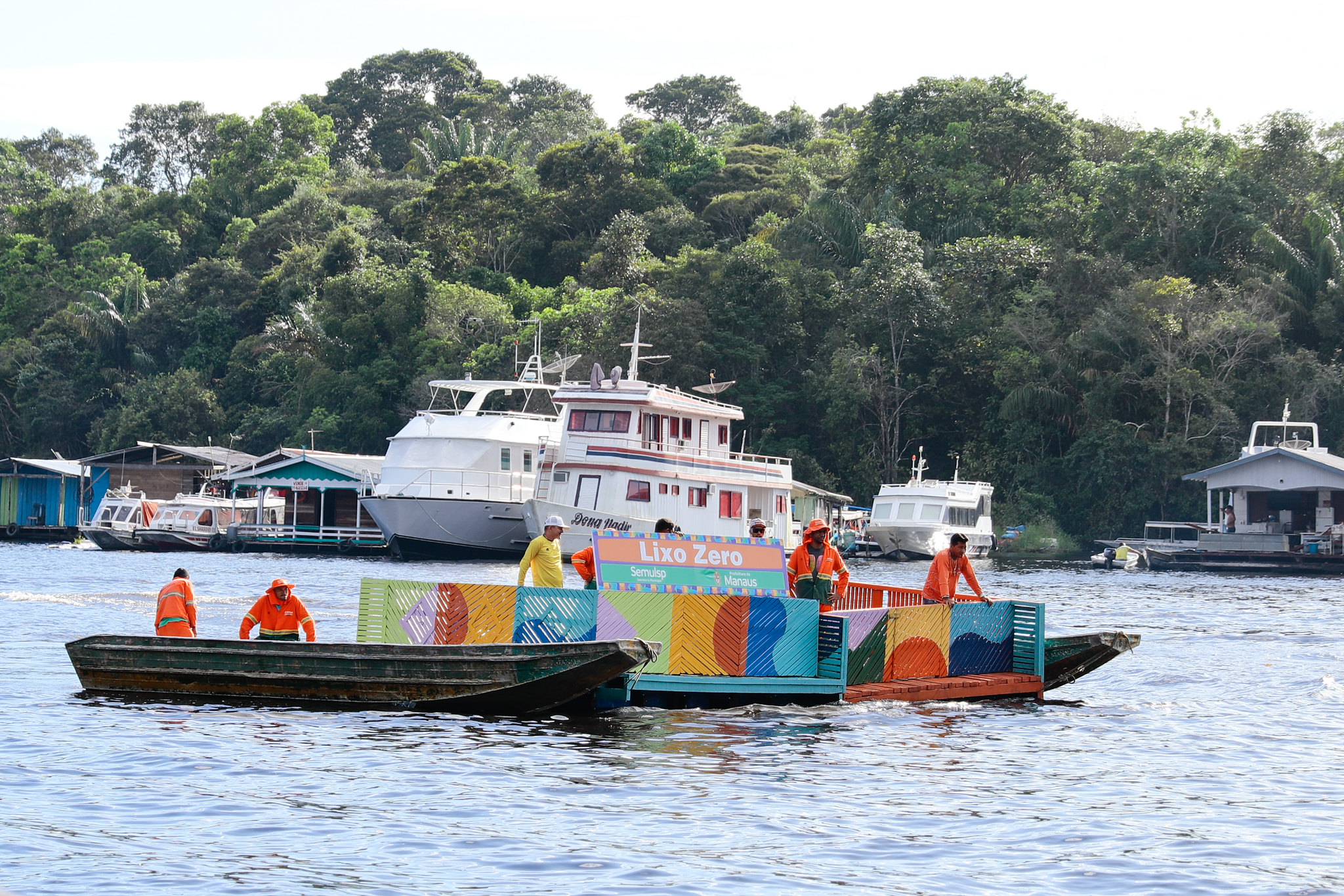 No momento, você está visualizando Em Manaus, comunidades rurais recebem coletores flutuantes de lixo