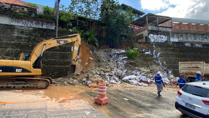 Leia mais sobre o artigo Águas de Manaus é notificada após vazamento de adutora no bairro Santo Antônio