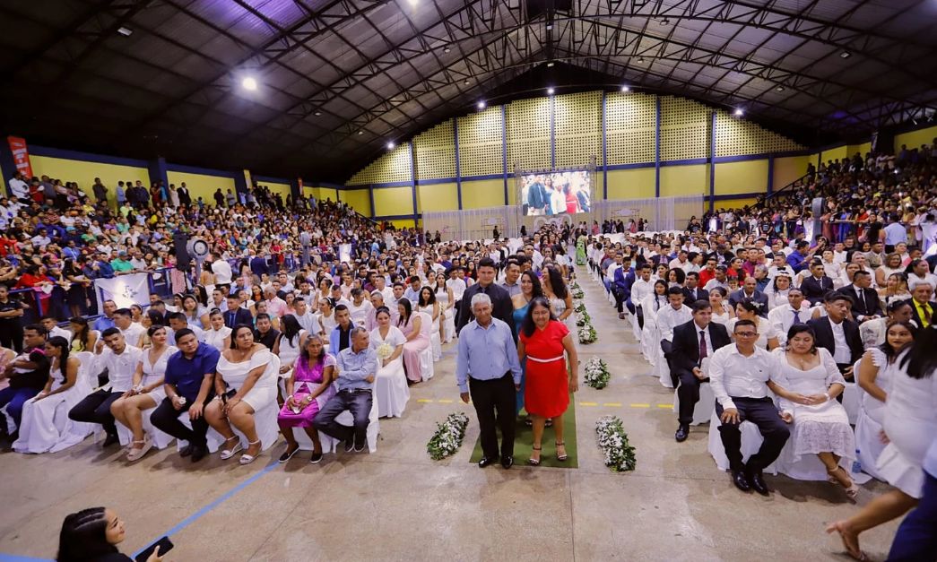 Leia mais sobre o artigo Em Maués, casamento coletivo formaliza a união civil de mais de 350 casais, incluindo indígenas da etnia Sateré-Mawé
