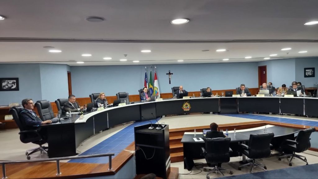 Leia mais sobre o artigo Bolsa-estágio no TCE do Amazonas sobe para mais de R$ 1.500