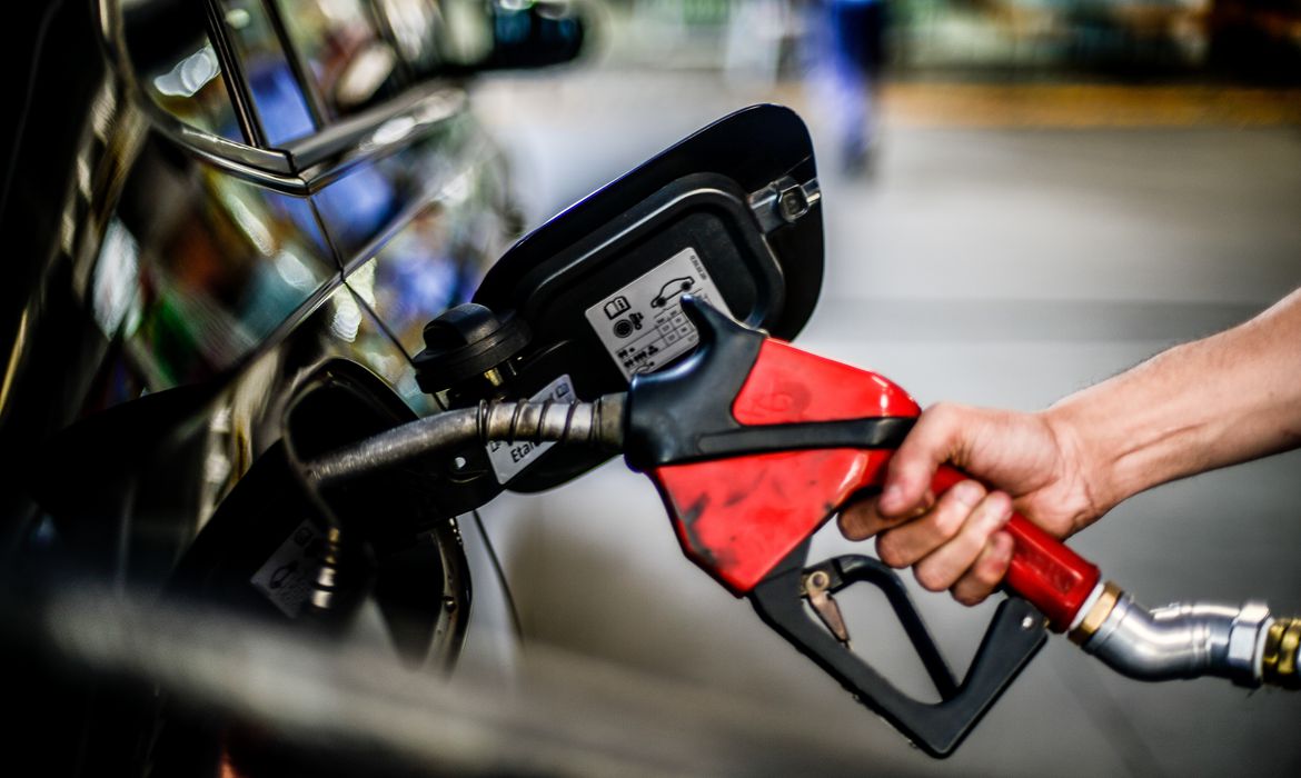 Leia mais sobre o artigo Gasolina fica 5,18% mais cara a partir de hoje nas refinarias