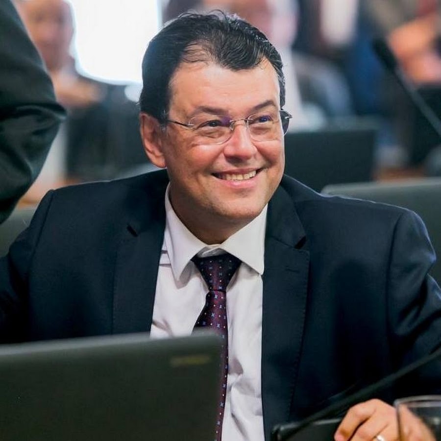 Leia mais sobre o artigo Proposta de Eduardo Braga premia bons pagadores do Fies
