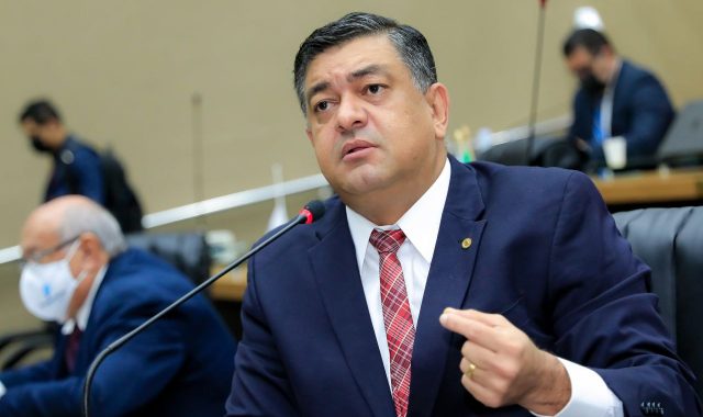 Leia mais sobre o artigo Deputado sofre aneurisma e é internado em SP