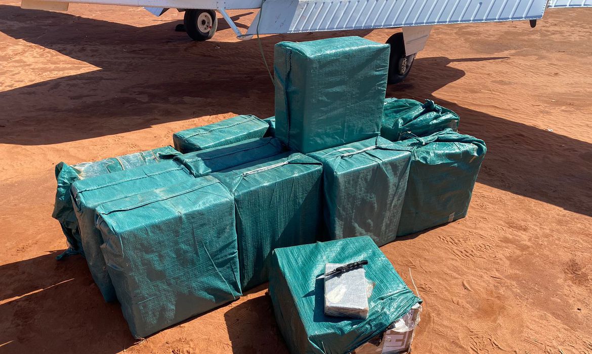 Leia mais sobre o artigo FAB intercepta avião com 500 kg de cocaína