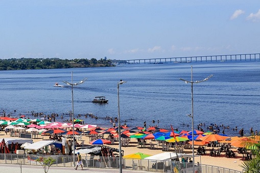 Leia mais sobre o artigo Prefeitura de Manaus alerta para distanciamento de embarcações na praia da Ponta Negra