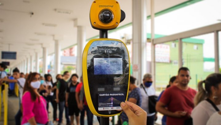 Leia mais sobre o artigo Passagem de ônibus poderá ser paga pelo celular em Manaus