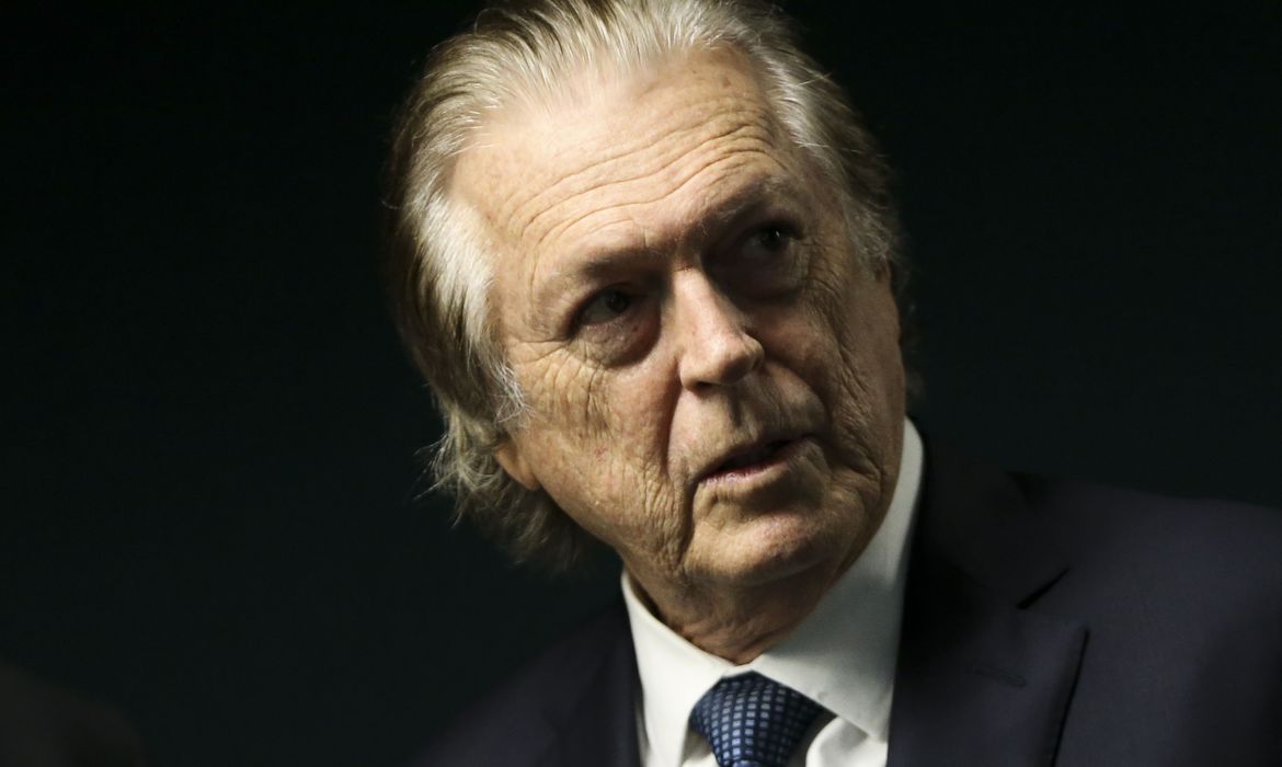 Leia mais sobre o artigo Luciano Bivar, do União Brasil, desiste de candidatura à Presidência