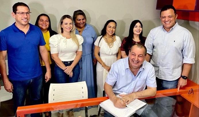 Leia mais sobre o artigo Convenção confirma candidatura do Senador Omar à reeleição e chapa de deputados federais