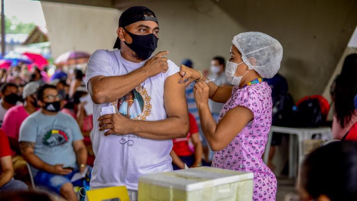 Leia mais sobre o artigo Em Manaus, doze locais estarão oferecendo vacina contra a Covid-19 neste sábado (02)