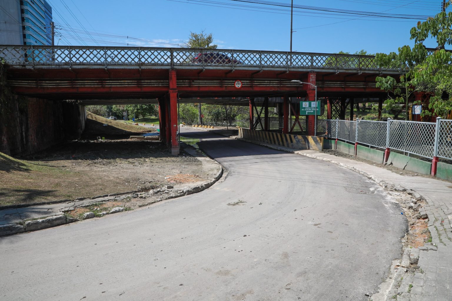 Leia mais sobre o artigo Alças inferiores do Parque Municipal dos Bilhares na avenida Constantino Nery são liberadas