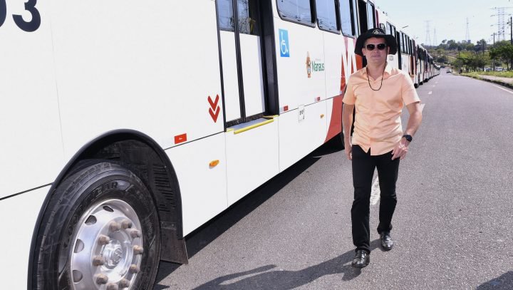 Leia mais sobre o artigo David Almeida entrega 20 novos ônibus, dando sequência ao cronograma de renovação da frota manauara