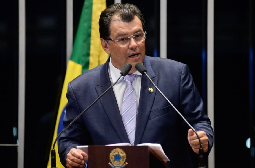 Leia mais sobre o artigo PL de Eduardo Braga limita desconto de aplicativos de transportes a motoristas