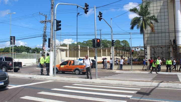 No momento, você está visualizando Semáforos inteligentes serão implantados nas principais vias de Manaus