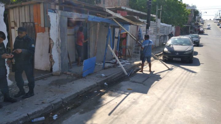 Leia mais sobre o artigo Boxe irregular no bairro Praça 14 é demolido