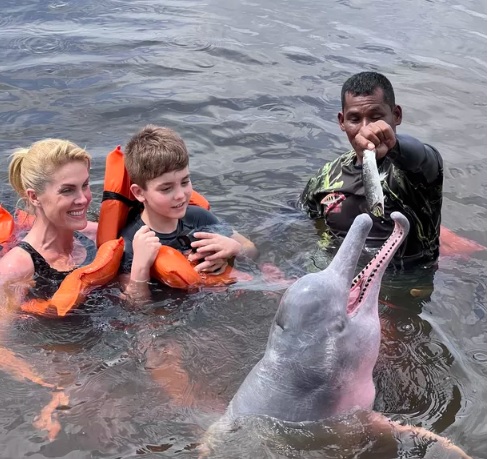 Leia mais sobre o artigo Ana Hickmann curte férias com a família em Manaus