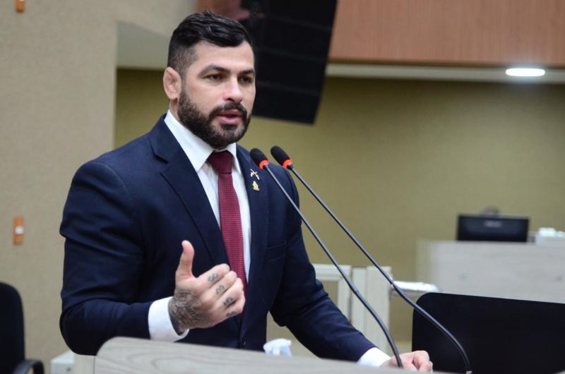 Leia mais sobre o artigo Vereador usa funcionário de gabinete para processar página que repostou ‘meme’