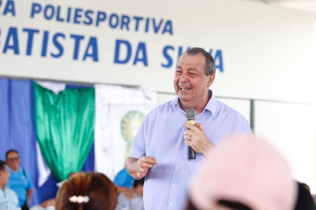 Leia mais sobre o artigo Senador Omar participa da inauguração de escola construída sobre a água em Manacapuru