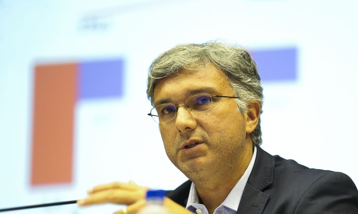 Leia mais sobre o artigo Auxílio Brasil de 2023 deverá ser de R$ 400, diz secretário do Tesouro