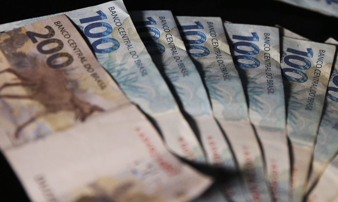 Leia mais sobre o artigo Auxílio Brasil de R$ 600 começa a ser pago em agosto