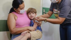 Leia mais sobre o artigo Manaus terá 106 unidades abertas para o ‘Dia D’ da Campanha Contra a Poliomielite e de Multivacinação