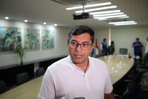 Leia mais sobre o artigo Wilson Lima assina decreto que destrava progressão de carreira dos servidores da Saúde