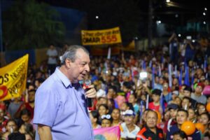 Leia mais sobre o artigo Senador Omar é recebido por multidão por onde passa no interior do Amazonas