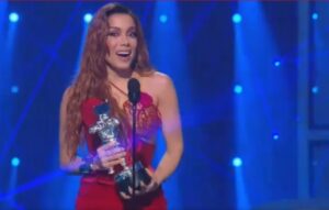 Leia mais sobre o artigo Envolver: Anitta ganha prêmio de melhor clipe de música latina no VMA