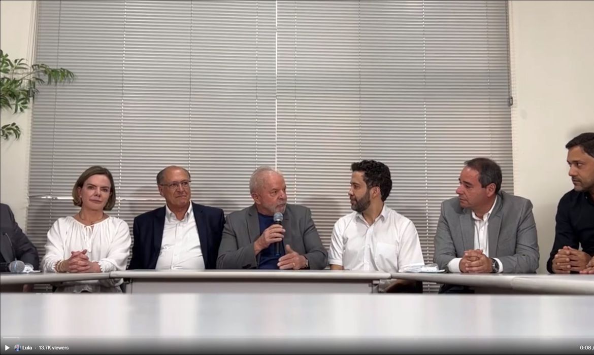 No momento, você está visualizando André Janones desiste de candidatura presidencial e apoiará Lula