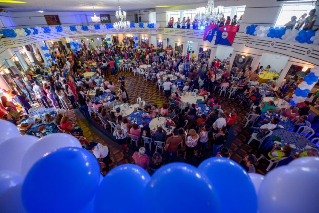 No momento, você está visualizando Em encontro com 600 idosos, Wilson recebe apoio de grupos da terceira idade