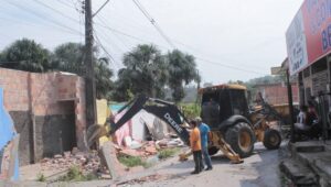 Leia mais sobre o artigo Boxes irregulares que ocupavam toda calçada no bairro Santa Etelvina são retirados