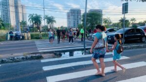 Leia mais sobre o artigo Prefeitura de Manaus faz operação para travessia segura de pedestres na zona Oeste