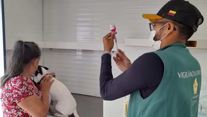 No momento, você está visualizando Unidade Móvel do CCZ disponibiliza vacinação antirrábica no bairro Cidade Nova