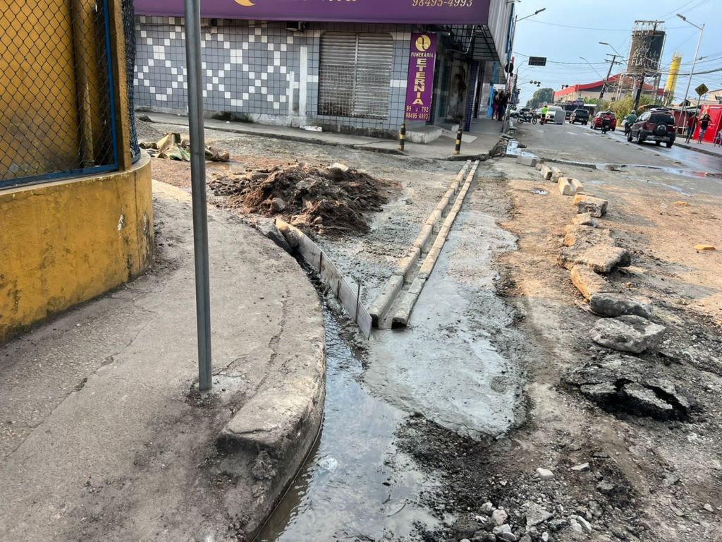 No momento, você está visualizando Prefeitura interdita via para obra emergencial no conjunto Manoa
