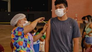Leia mais sobre o artigo Vacina contra a Covid-19 será ofertada em 69 unidades da Prefeitura de Manaus neste sábado, 20/8
