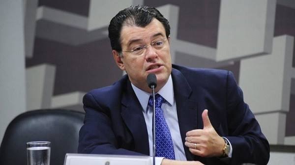 No momento, você está visualizando Eduardo Braga denuncia que 5 mil presos estão nas ruas com tornozeleiras eletrônicas sem monitoramento, praticando crimes na capital