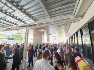 Leia mais sobre o artigo Alarme de incêndio da Câmara de Manaus é disparado e prédio é evacuado