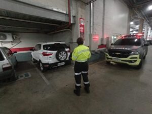 Leia mais sobre o artigo Prefeitura de Manaus autua condutores de veículos que usam estacionamentos irregularmente