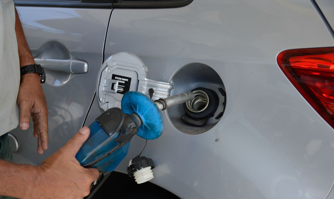 No momento, você está visualizando Petrobras reduz litro da gasolina em R$ 0,25 nas distribuidoras