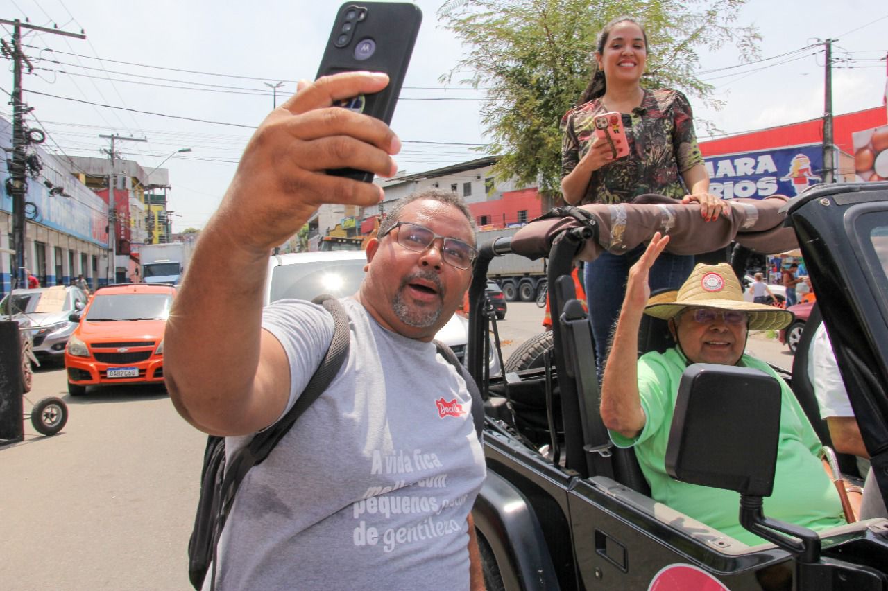 No momento, você está visualizando No “jipe elétrico”, Amazonino inicia semana percorrendo zonas Norte e Leste de Manaus