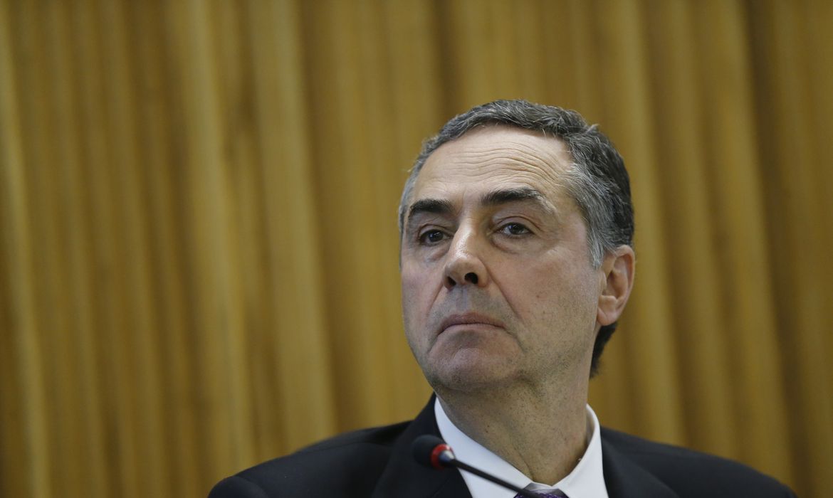 No momento, você está visualizando Ministro do STF suspende aplicação do piso nacional da enfermagem