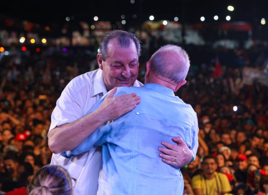 No momento, você está visualizando Lula está aqui para mostrar que há esperança para o Amazonas, afirma Omar em Grande Ato em Manaus