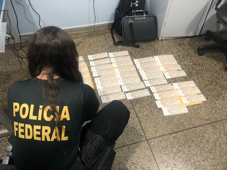 No momento, você está visualizando PF apreende 87 cheques no Aeroporto de Coari