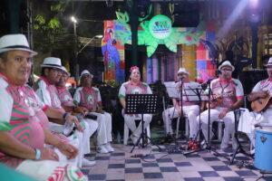Leia mais sobre o artigo Grupo ‘Couro Velho’ encanta público com samba de raiz no #SouManaus Passo a Paço