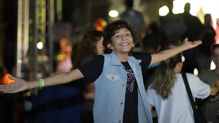 No momento, você está visualizando Ex-The Voice Kids, David Lucas se apresentou no #SouManaus Passo a Paço para uma plateia de fãs