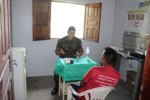 Leia mais sobre o artigo Companhia de Engenharia do Exército apoia comunidade indígena com atendimentos de saúde no Amazonas