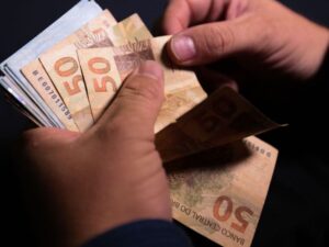Leia mais sobre o artigo Governo envia Orçamento de 2023 com salário mínimo de R$ 1.302